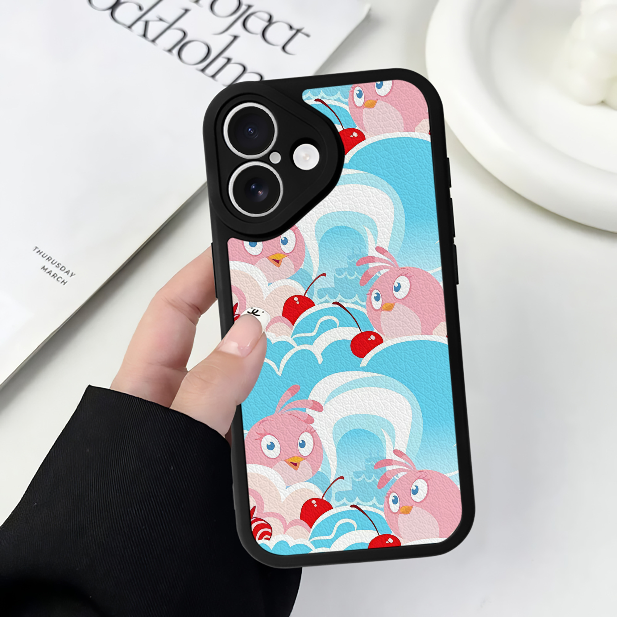 （画像用） Angry Birds アングリーバード 【iPhone 16シリーズ対応】シリコンスマホケース（レザー調） 材質：シリコン